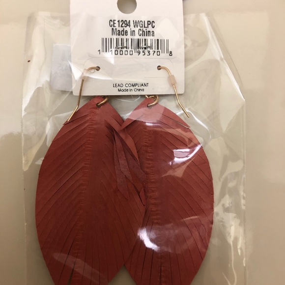 💕SOLD💕Leather Fringed Leaf 🍂 Earrings BROWN NI - Picture 3 of 5